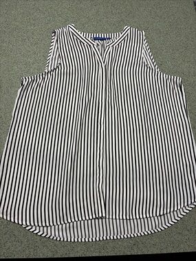 Apt. 9 Black and White Striped Sleeveless V-Neck button up Camisole